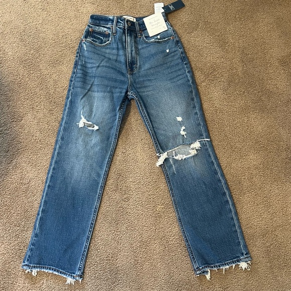 Abercrombie’s & Fitch Petite Ankle Straight Ultra High Rise Jean - Picture 1 of 3